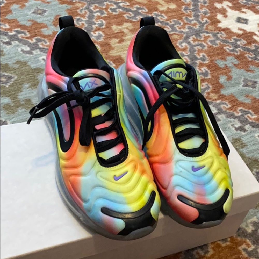 Mens Nike Air max 720 size 9 multicolor 🌈